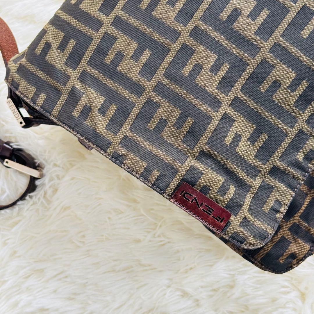 希少品 フェンディ ショルダー メッセンジャーバッグ ズッカ 斜め掛け