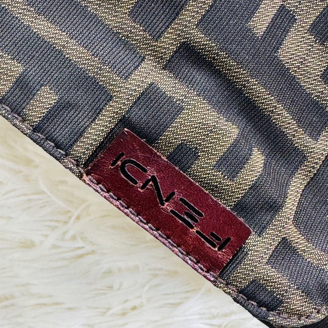 希少品 フェンディ ショルダー メッセンジャーバッグ ズッカ 斜め掛け