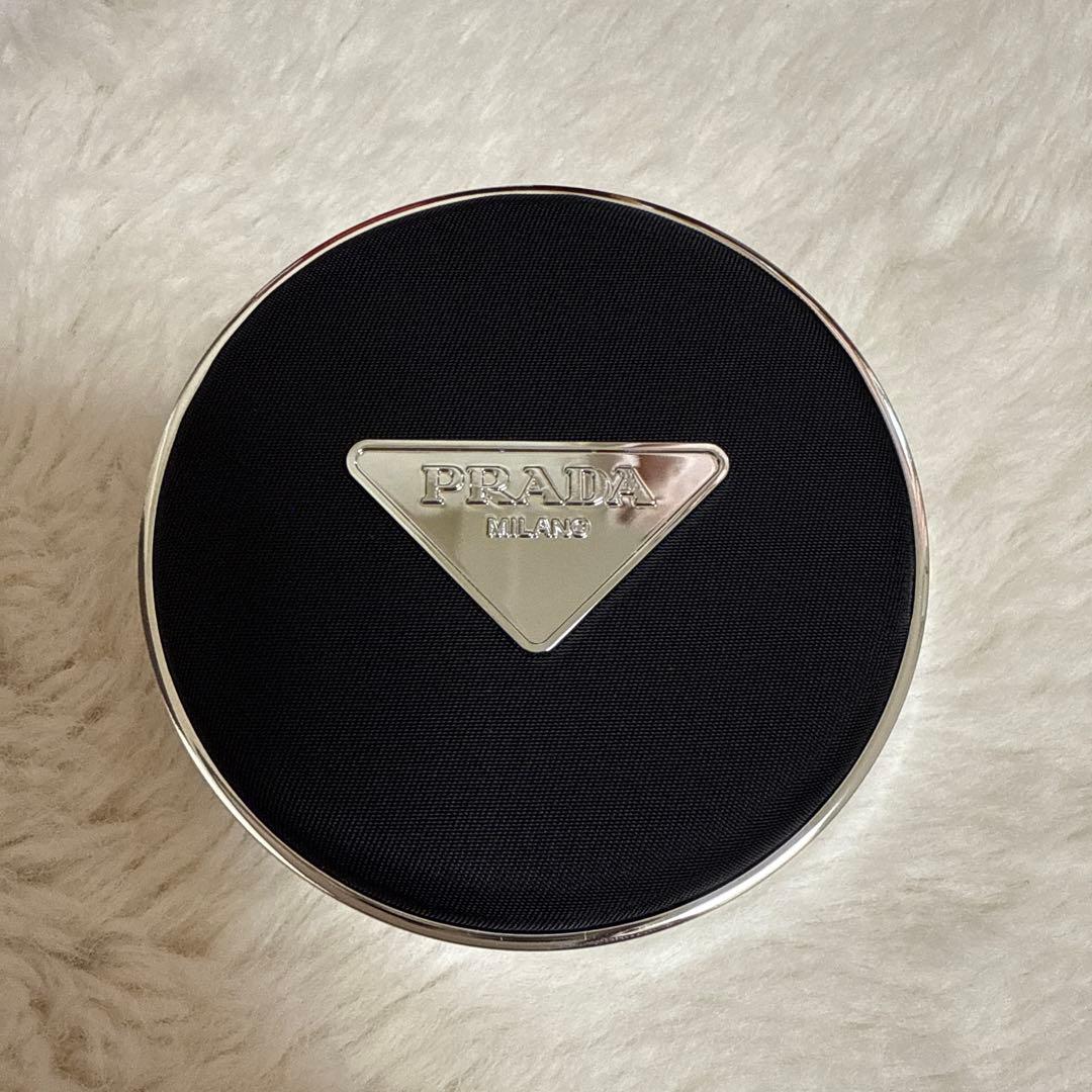 新品未使用　プラダ リヴィール メッシュ クッション ファンデーション　LC5