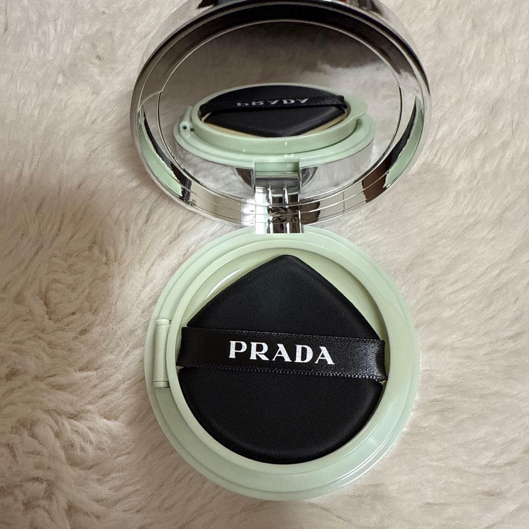 新品未使用　プラダ リヴィール メッシュ クッション ファンデーション　LC5