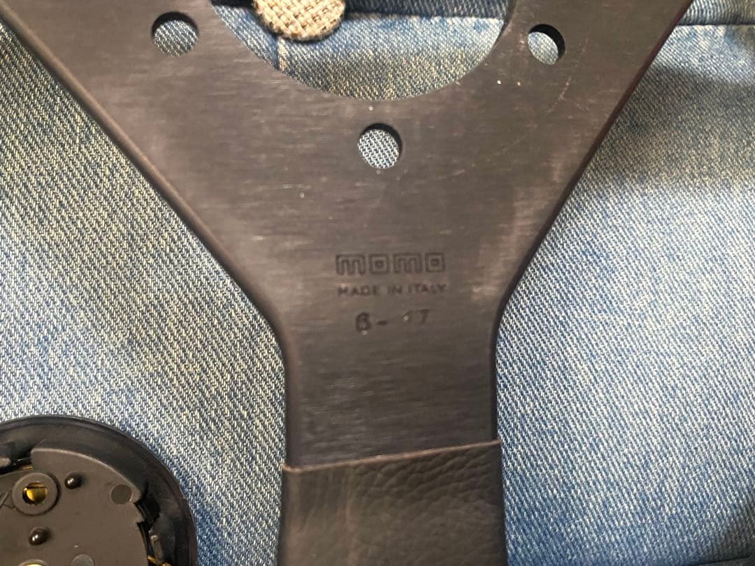 美品　MOMO VELOCE RACING 320mm ステアリング