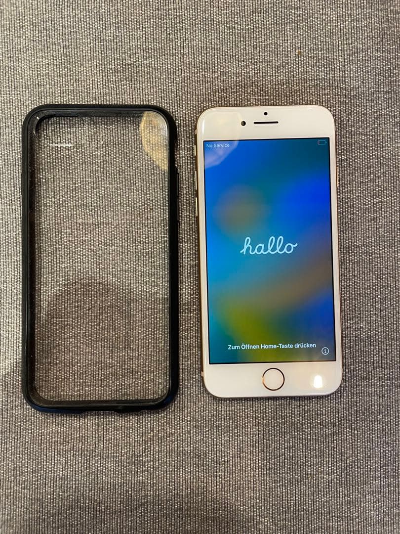 iPhone 8 ゴールド 64G 超美品 サービスケース付　SIMフリー