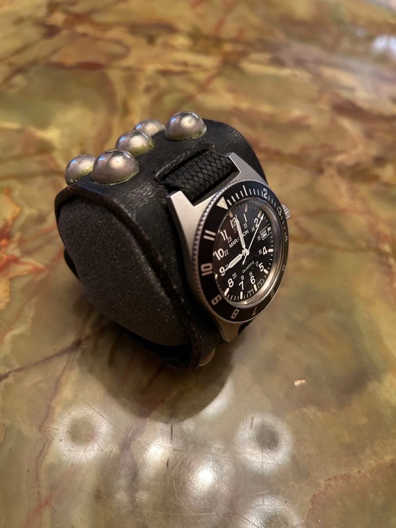 undercover MARATHON スタッズレザーバングル時計