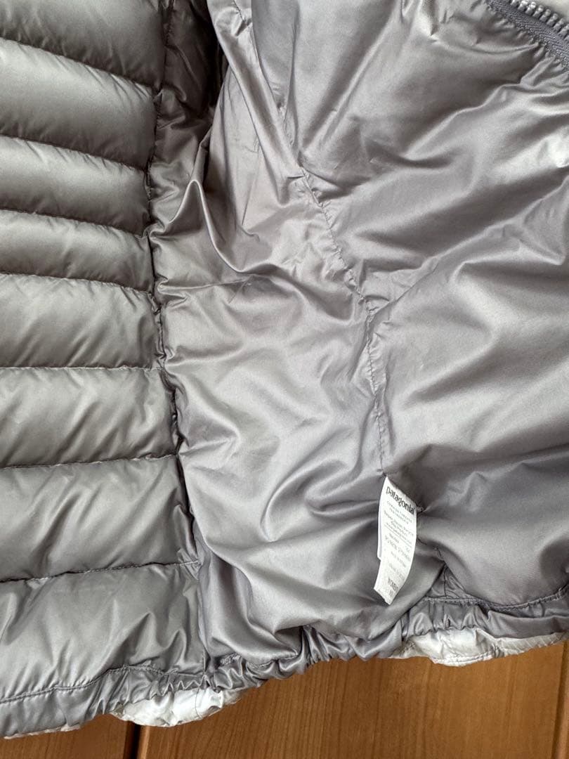 Patagonia ダウンジャケット ハイロフト・ダウンフーディー　ライトグレー