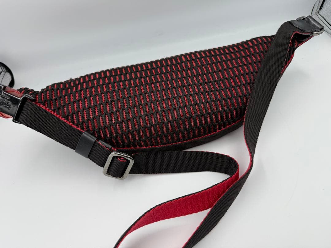 クリスチャンルブタン スパイク ボディバッグ 黒と赤