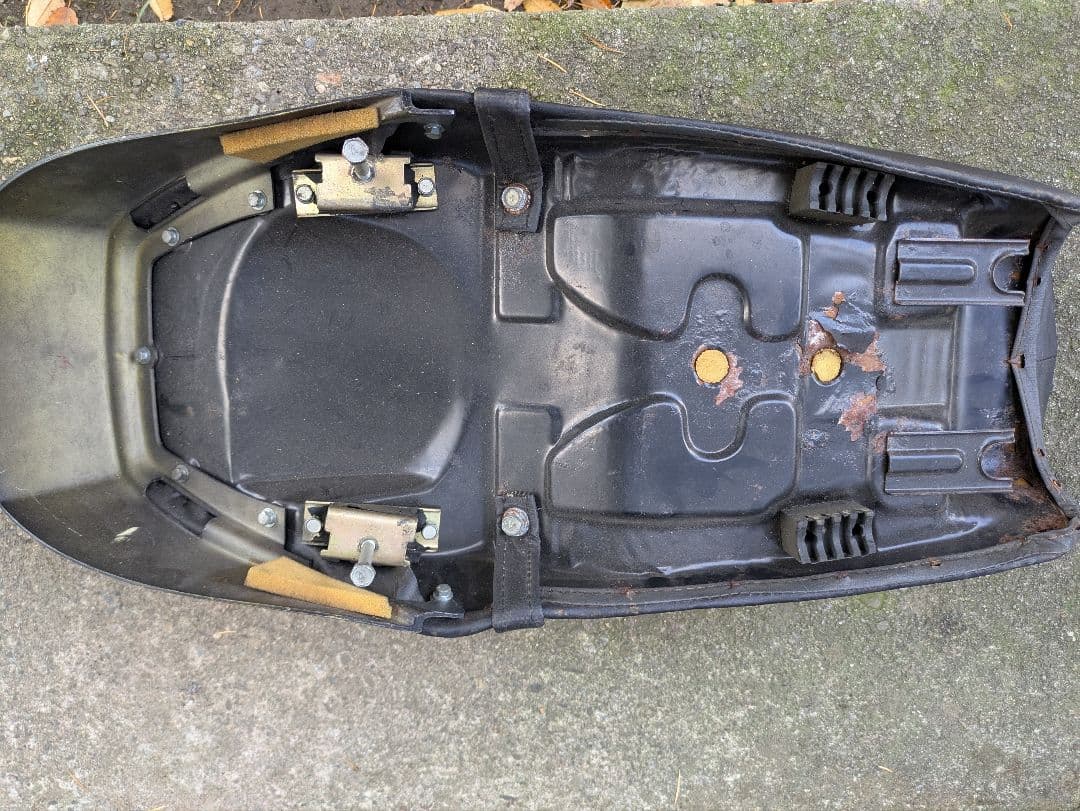 YAMAHA SR400 純正シート