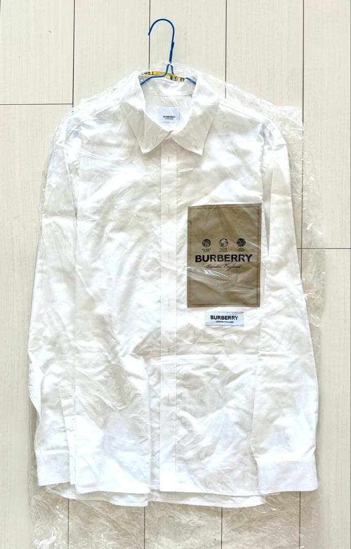BURBERRY ホワイト シャツ ポケット付き