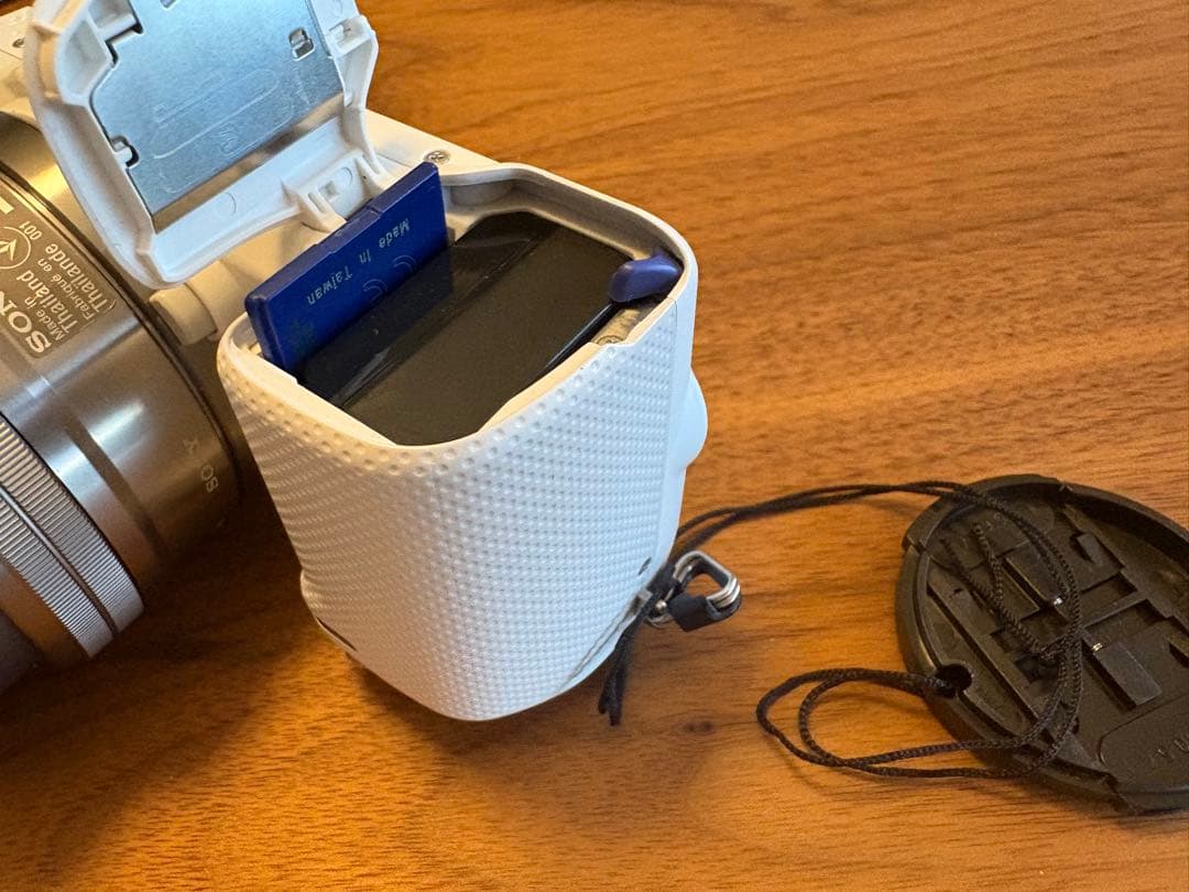 SONYミラーレス一眼NEX-5Rホワイト中古リモコン予備バッテリー等おまけ付