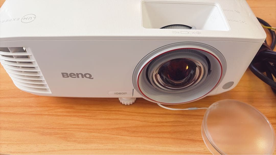 ☆美品　BenQ TH671ST DLPホーム プロジェクター ベンキュー