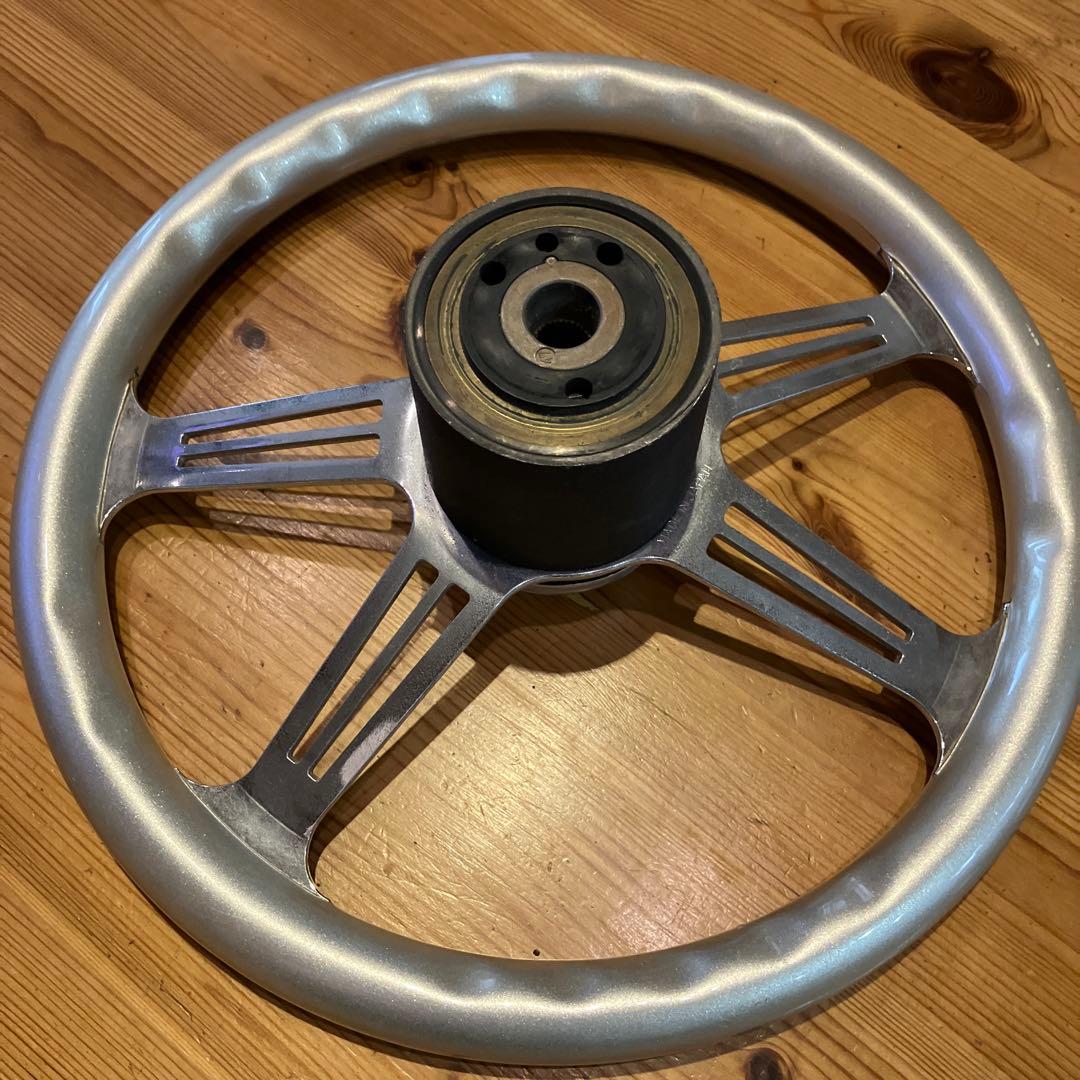 シルバー 3スポーク ステアリング 本体 ステアリングサイズ　35です。