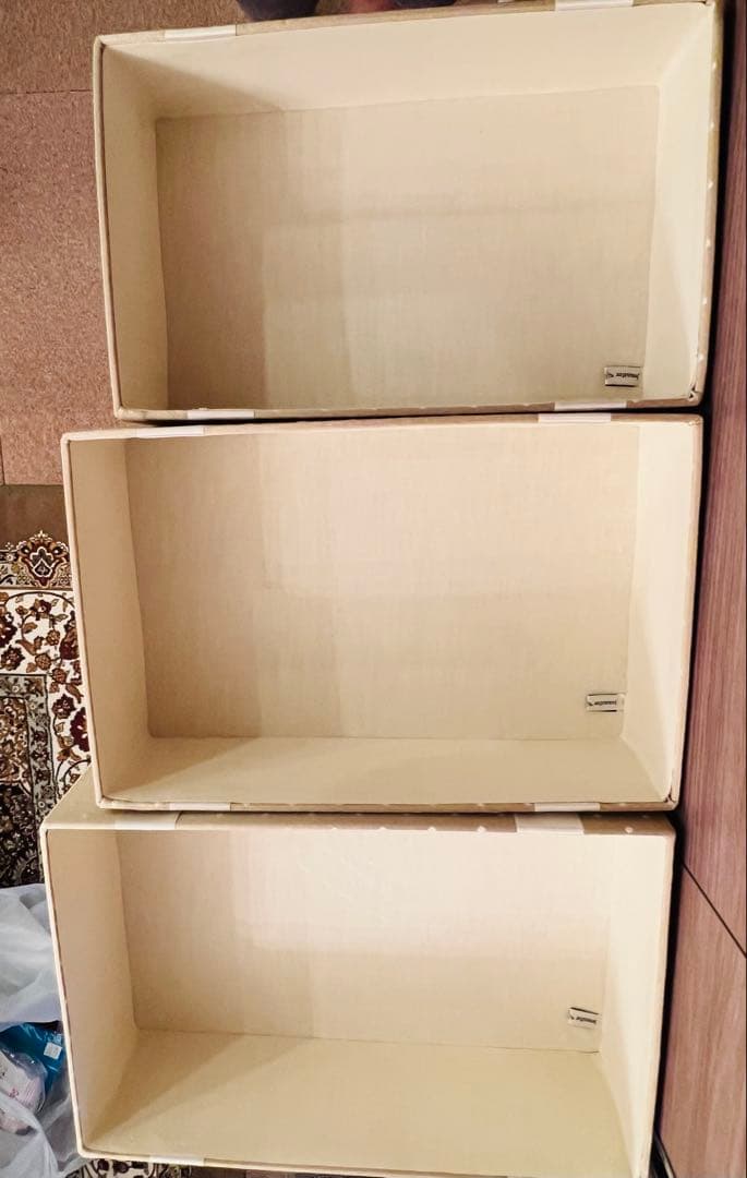 Jennifer Tylor3段ボックス