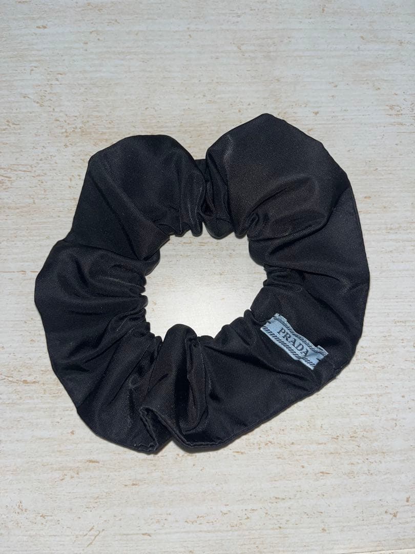 正規品　PRADA ブラック サテン シュシュ 箱付き