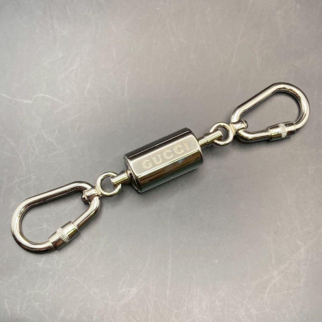 【美品】グッチ　キーリング　キーホルダー　ロゴ刻印　シルバー　カラビナ　箱付き