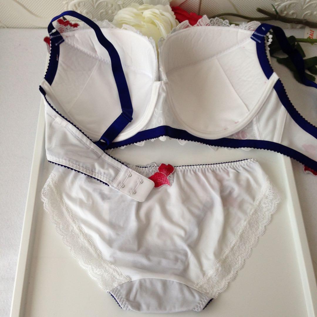 ワコール　サルート　リボンの騎士　ブラジャー&ノーマルショーツ セットI75M