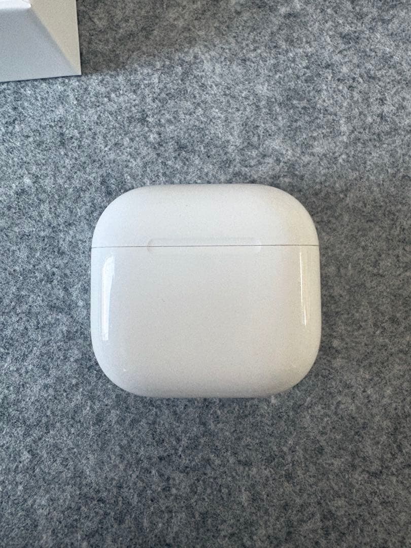 【美品】AirPods 4 アクティブノイズキャンセリング搭載モデル