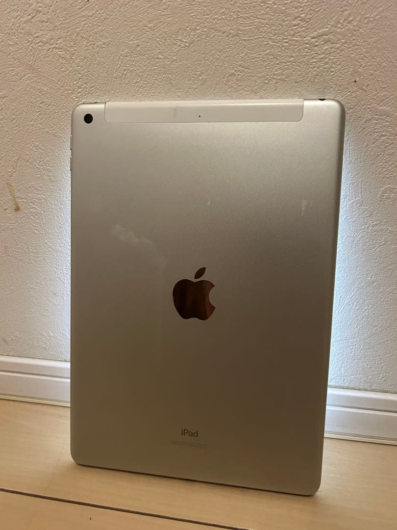 iPad第8世代 セルラーモデル128GB ＋ Appleスマートキーボード