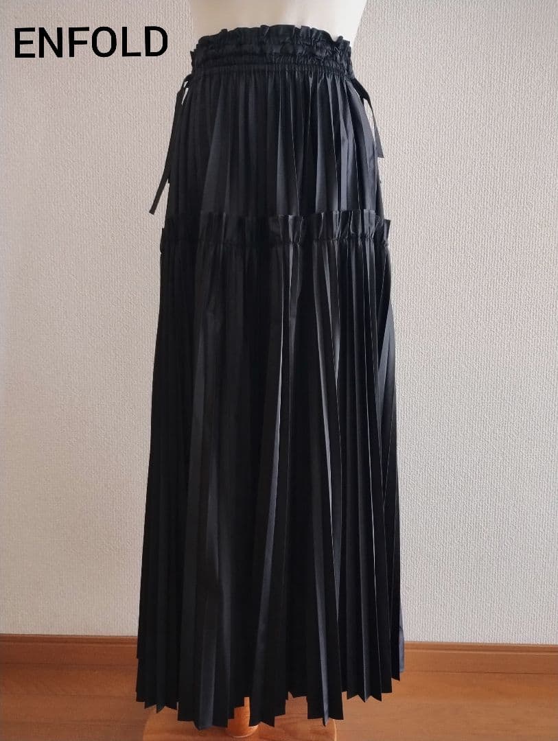 【新品タグ付き】ENFOLD SOLOTEX サテン プリーツロングスカート黒