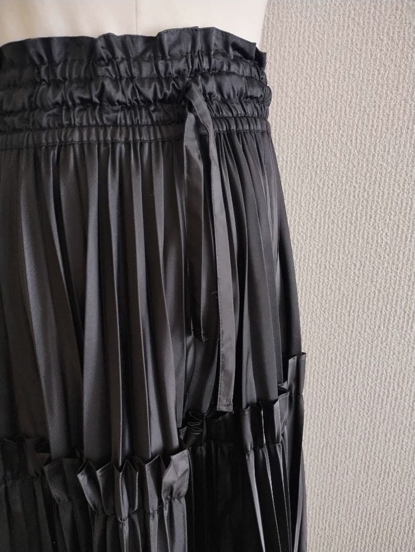 【新品タグ付き】ENFOLD SOLOTEX サテン プリーツロングスカート黒
