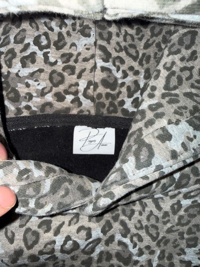 Prayersavenu ヒョウ柄 フード付きパーカー