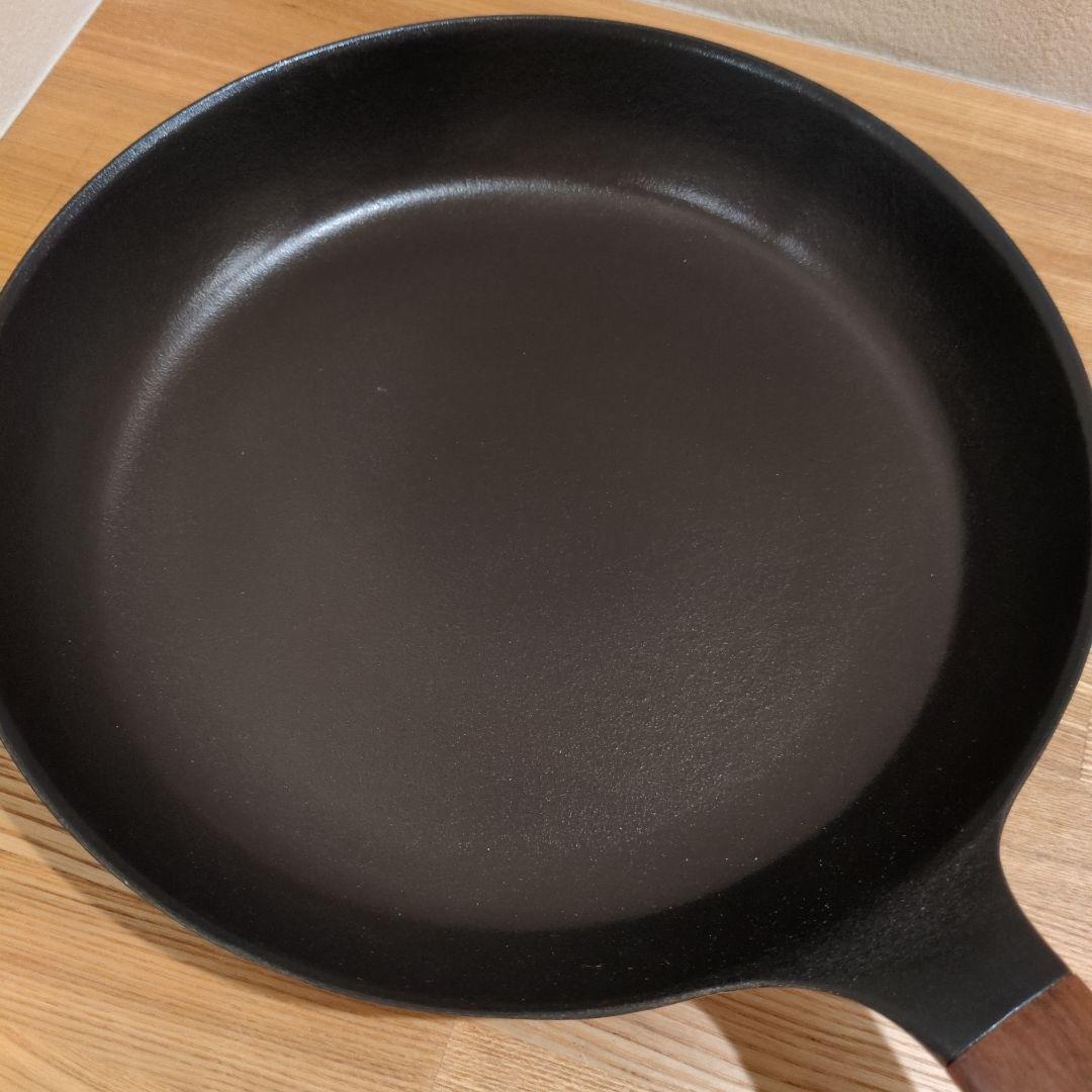 【胴長短足】BALMUDA　フライパン&蓋セット　レシピ本付き