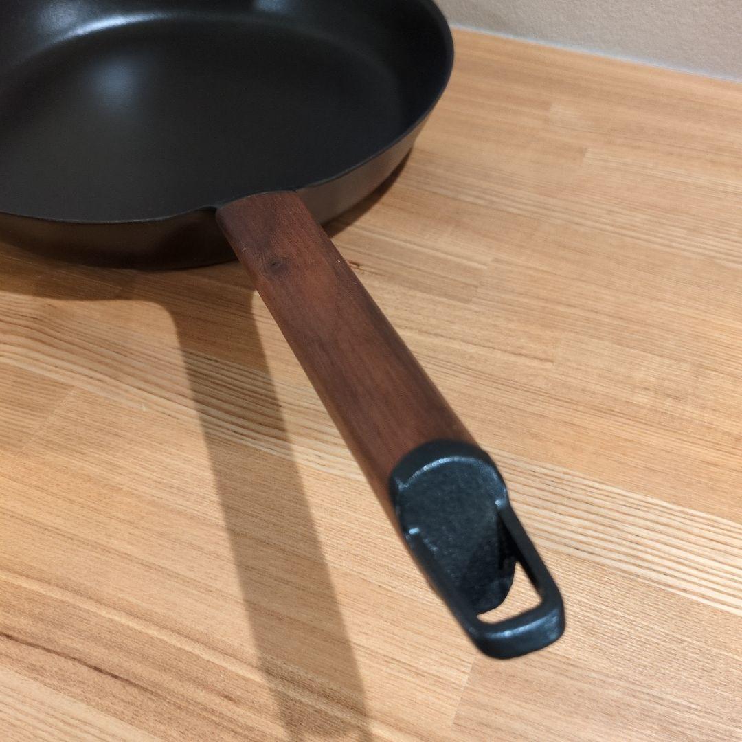 【胴長短足】BALMUDA　フライパン&蓋セット　レシピ本付き