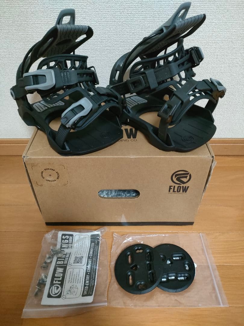 FLOW(フロー)　NEXUS LTD　Mサイズ(22.5〜26.5cm)