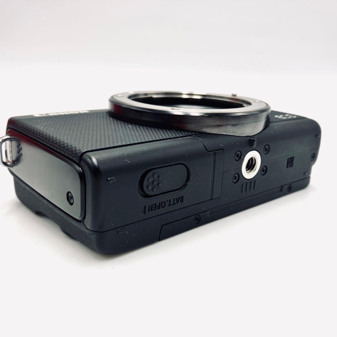 Canon EOS M100 ブラック　15-45mmレンズキット