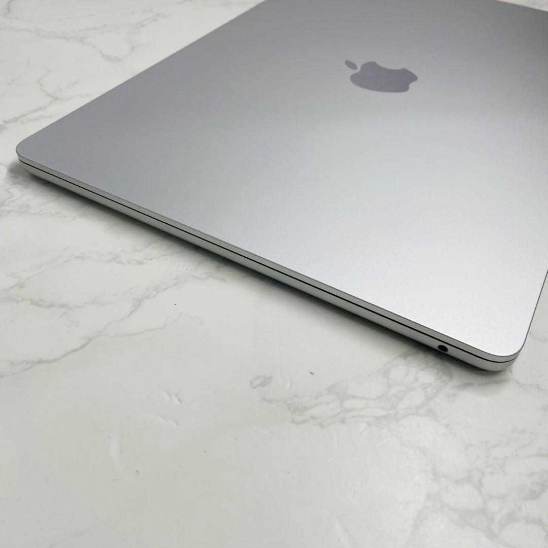 MacBook Air 15インチ M4 16GB SSD 256GB シルバー