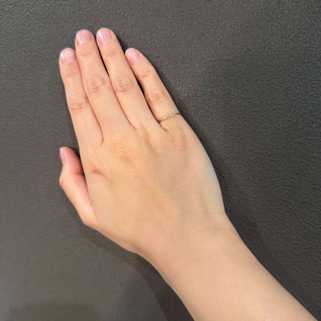 【K18】彫り模様 華奢リング 9号 重ねづけ 彫金　イエローゴールド 極細