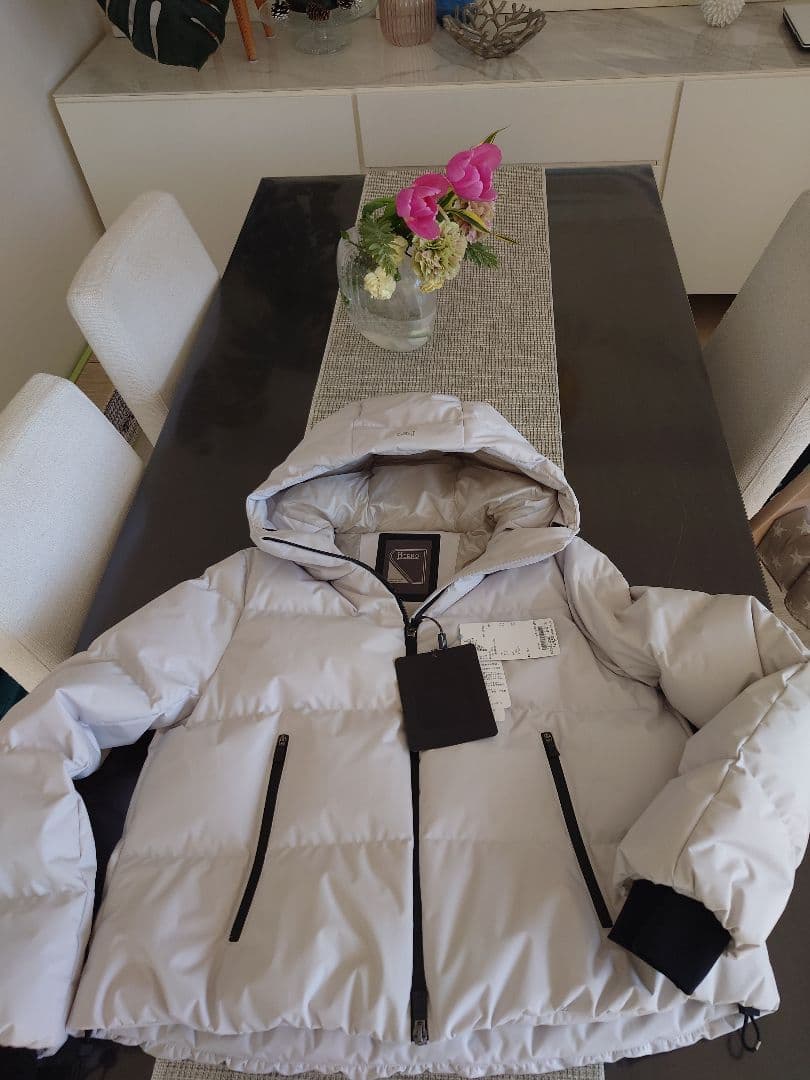 【新品タグ付き】Herno アイスグレー ダウンジャケット 38