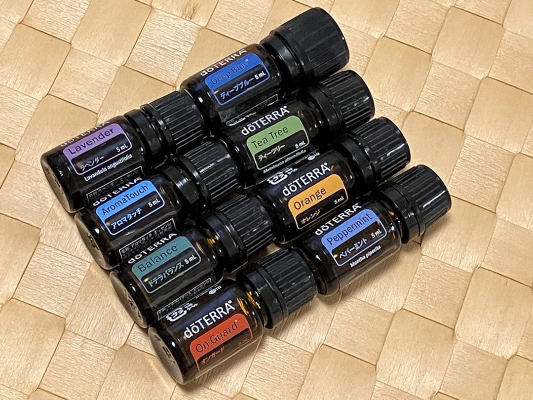 檜のアロマオイルスタンド付き！ ドテラ　アロマタッチキット