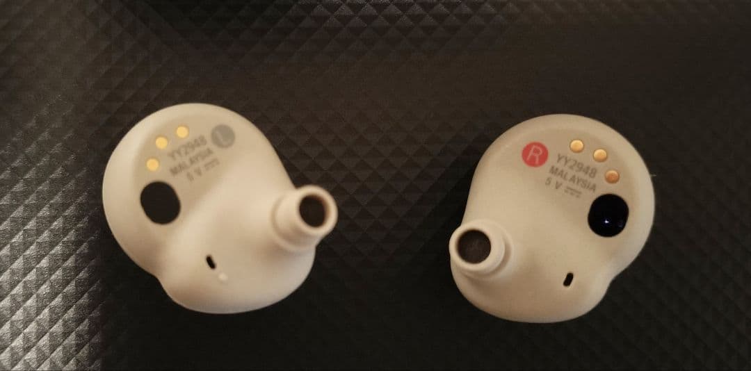 【hi】ソニー WF-1000XM4 バッテリー新品交換済 シルバー