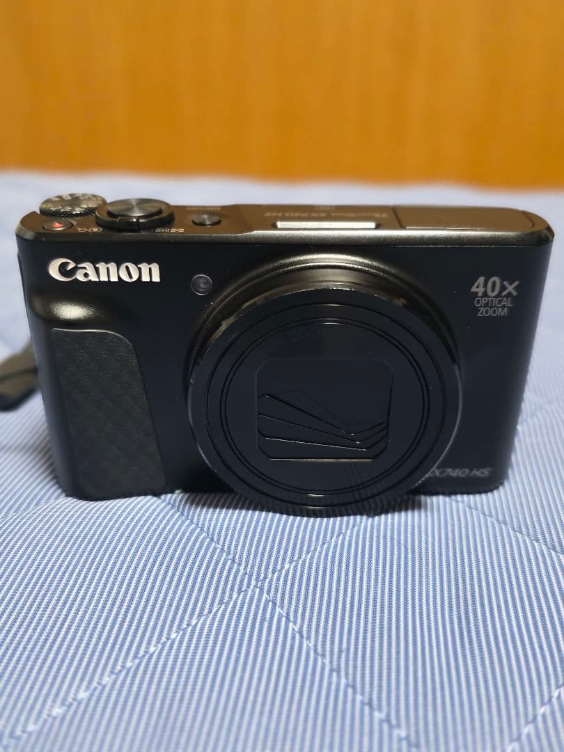 Canon PowerShot SX740 HS 本体と付属品