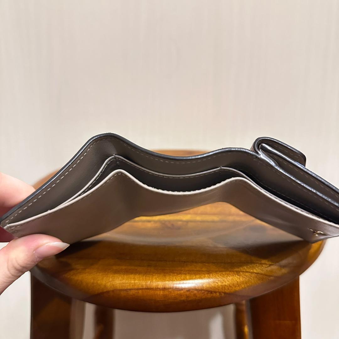 FENDY　F IS FENDI 三つ折り財布　ベージュ　HR0351