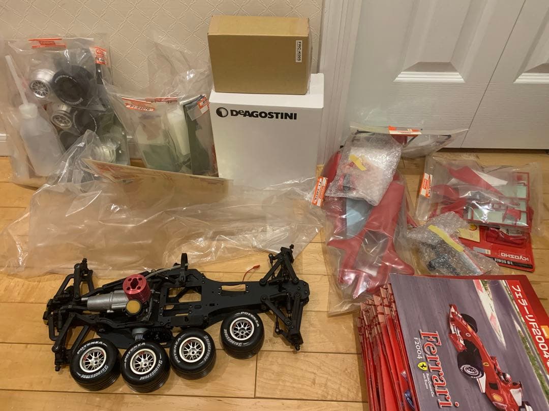 ディアゴスティーニ　1/8F1エンジンカーラジコン　フェラーリF2004 京商