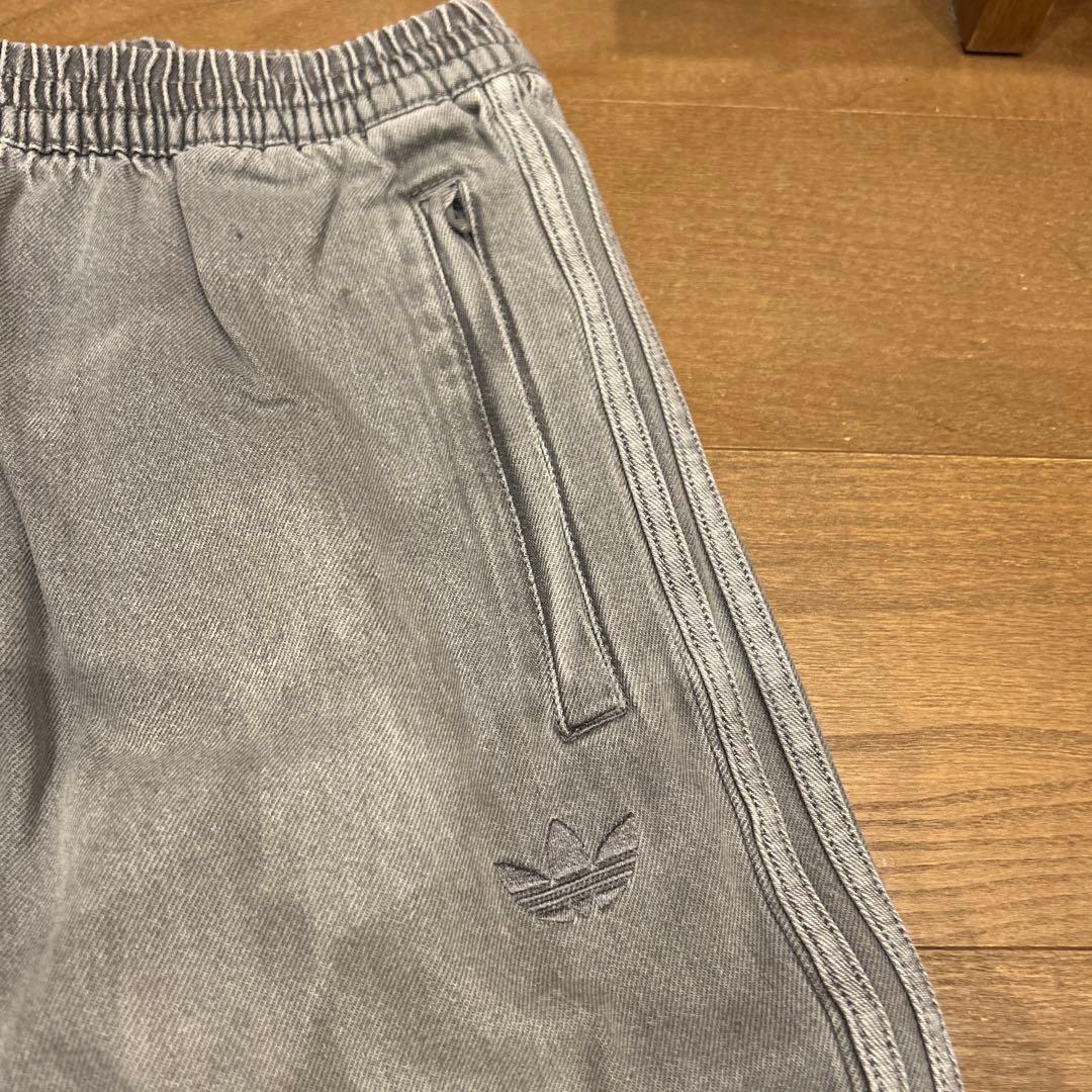 新品 アディダス adidas メンズ・デニムトラックパンツ L グレー