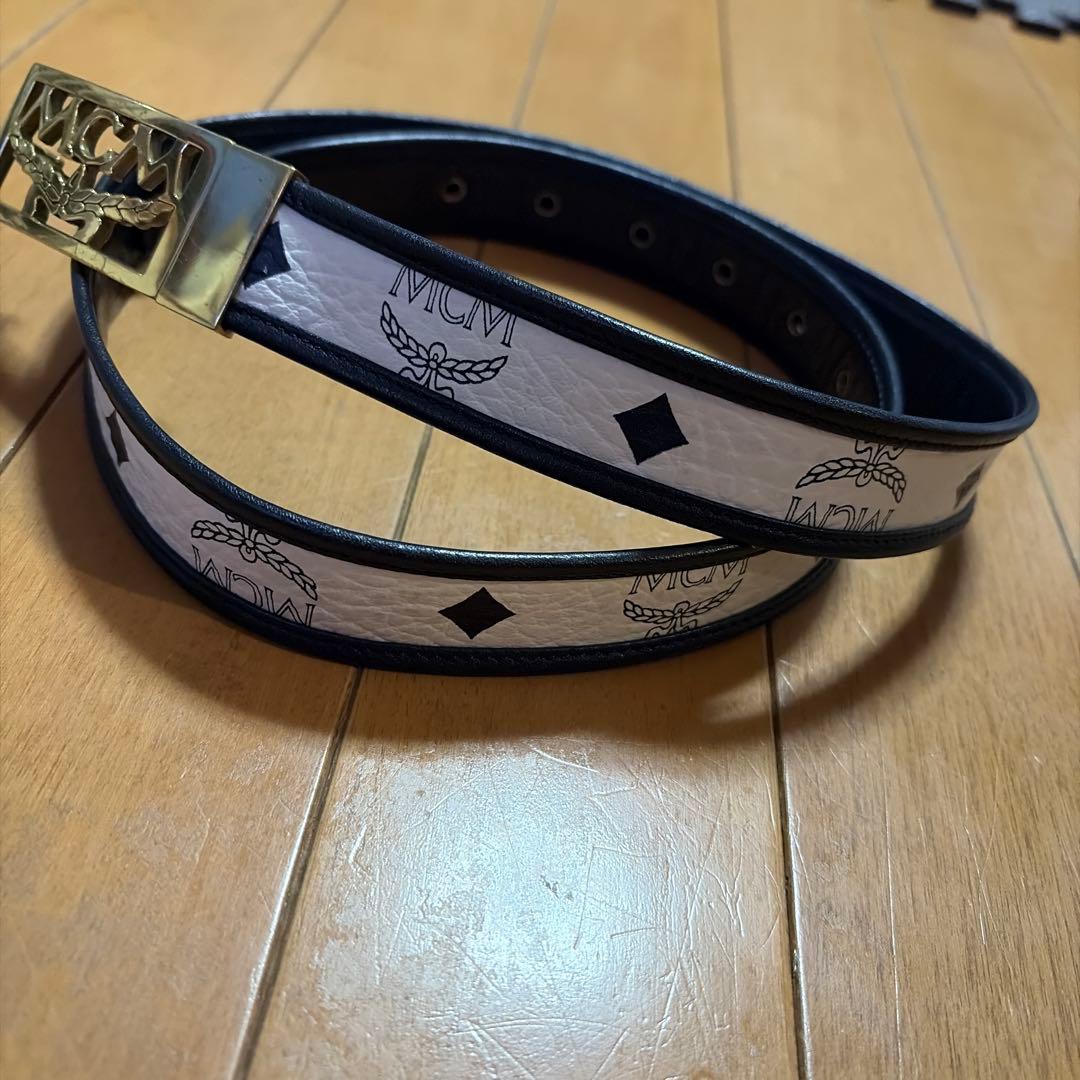 MCM ロゴ入り ベルト ホワイト/ブラック