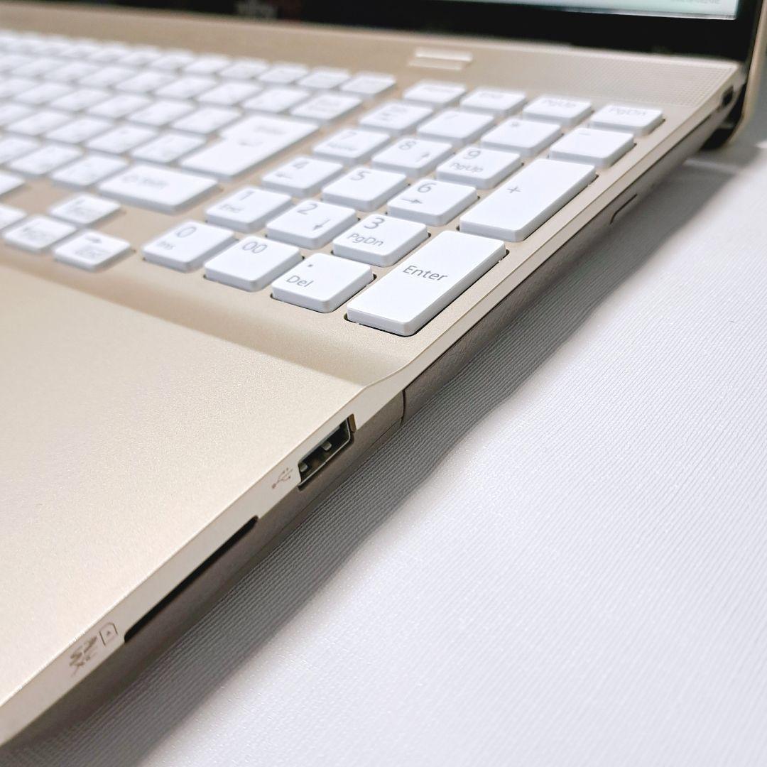 I95 富士通ノートパソコン 第7世代i3/SSD Windows11 ゴールド