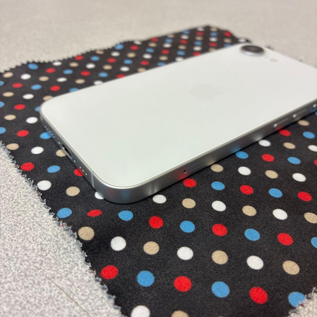 スマートフォン本体 iPhone16e White 128GB
