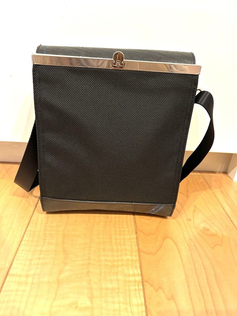 EJ SEAL ブラック/ブルー ショルダーバッグ