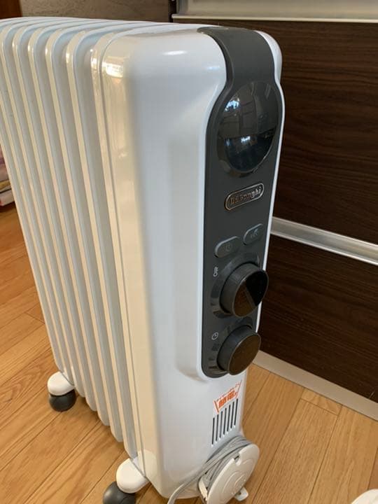 オイルヒーター　デロンギ RHJ35M0812-DG ※コードに猫の噛み跡アリ