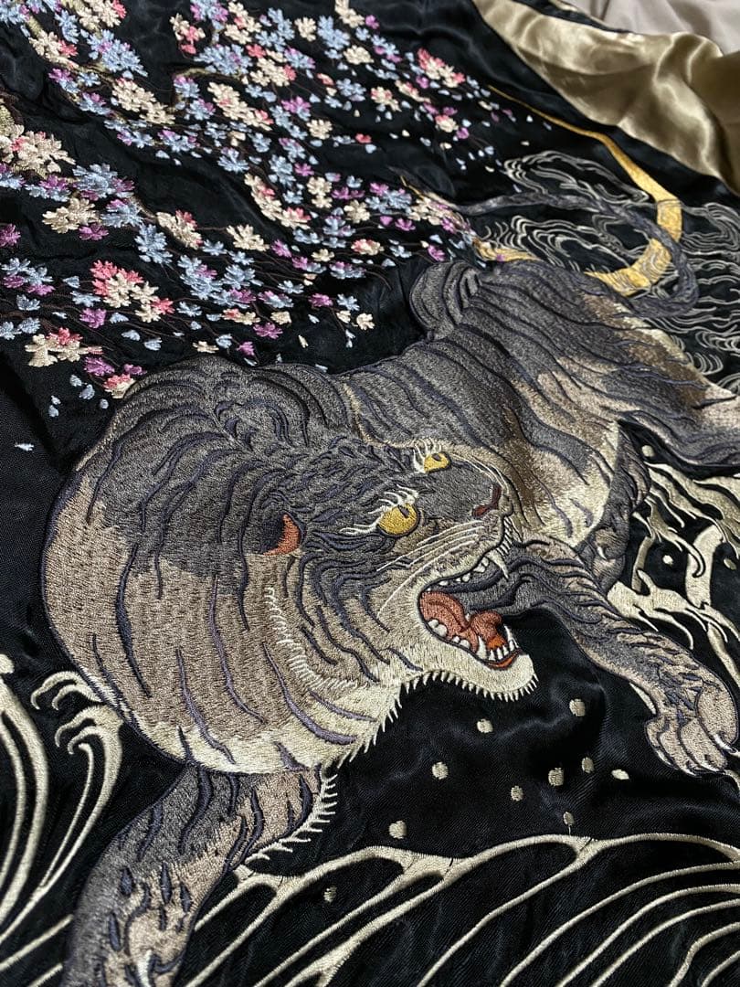 SATORI ２面用 日本限定 虎と桜刺繍 スカジャン レーヨン unisex