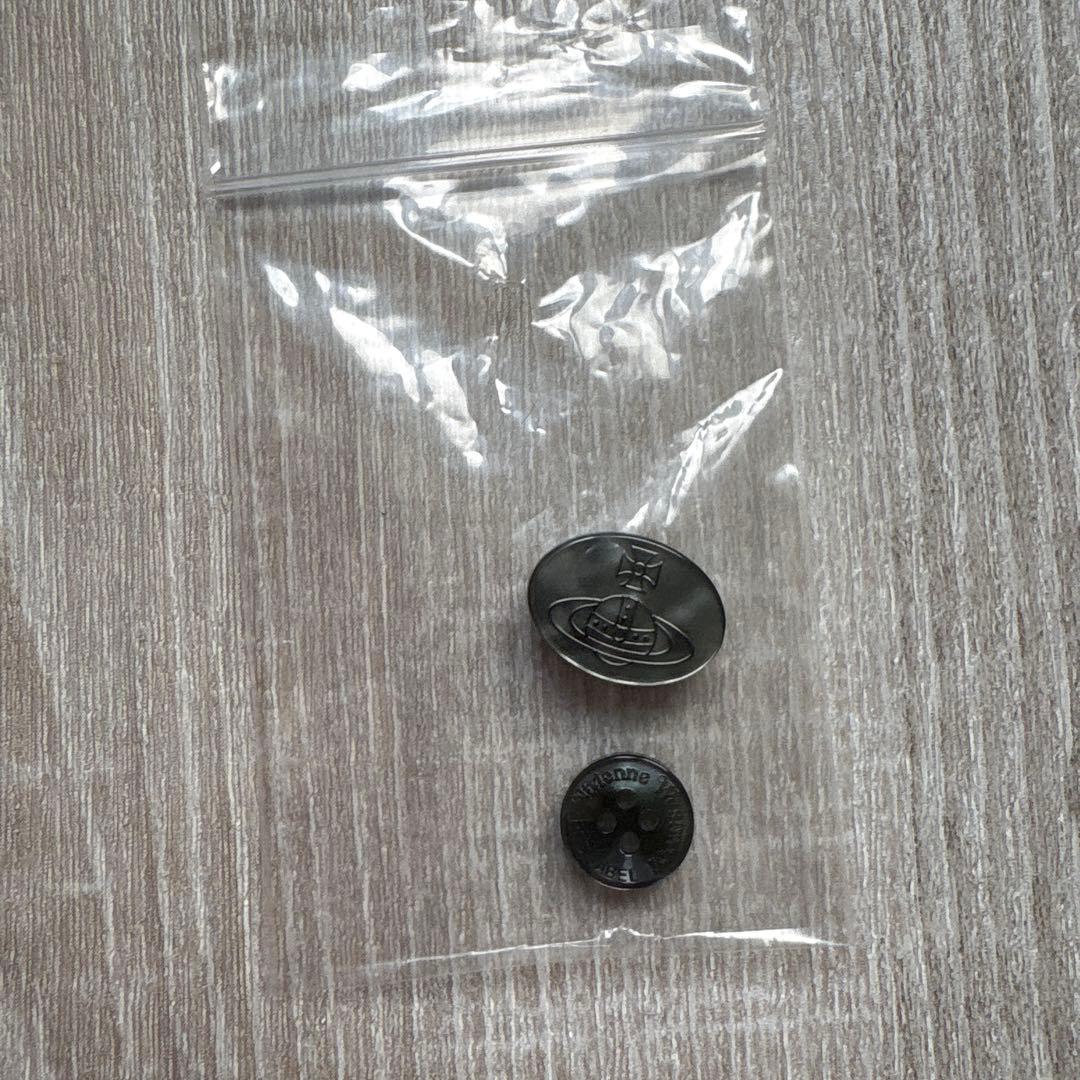 【ヴィヴィアンウエストウッド】長袖シャツ 黒　ブラウス　予備ボタン付き