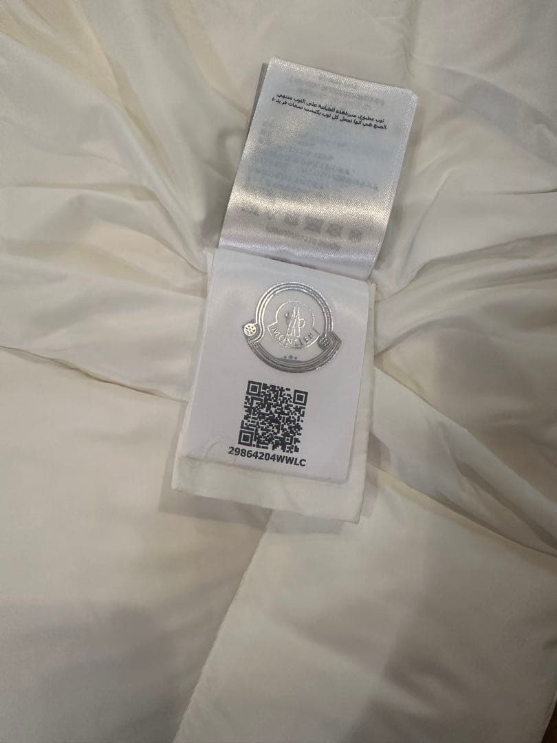 モンクレール白ロングダウンコート
