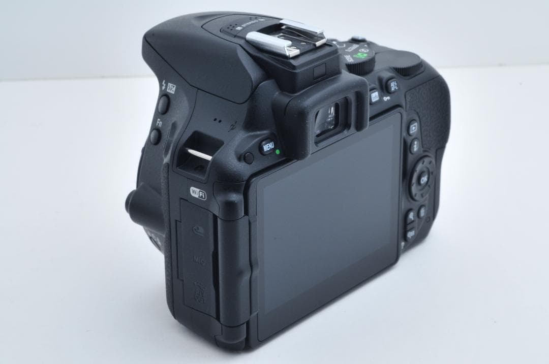 ■新品級■ ニコン Nikon D5500 ≪シャッター660回≫