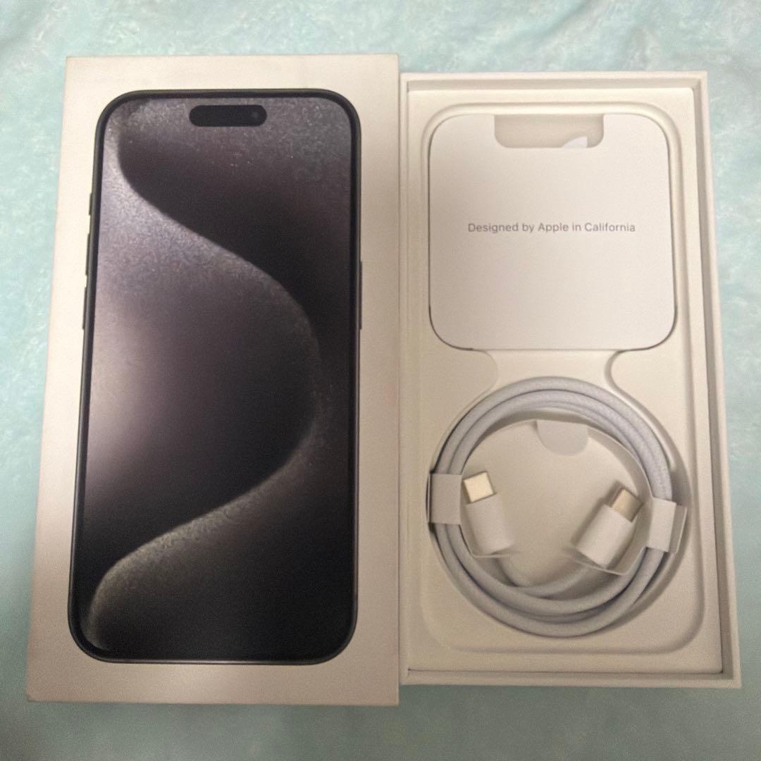【美品】iPhone 15 Pro 256GB (カバー3個付き)