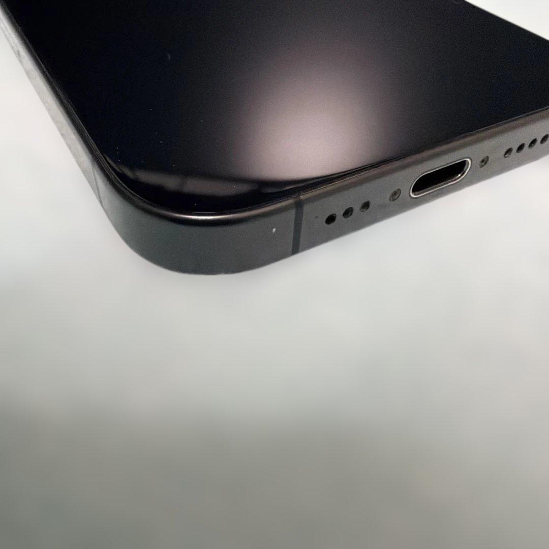 【美品】iPhone 15 Pro 256GB (カバー3個付き)