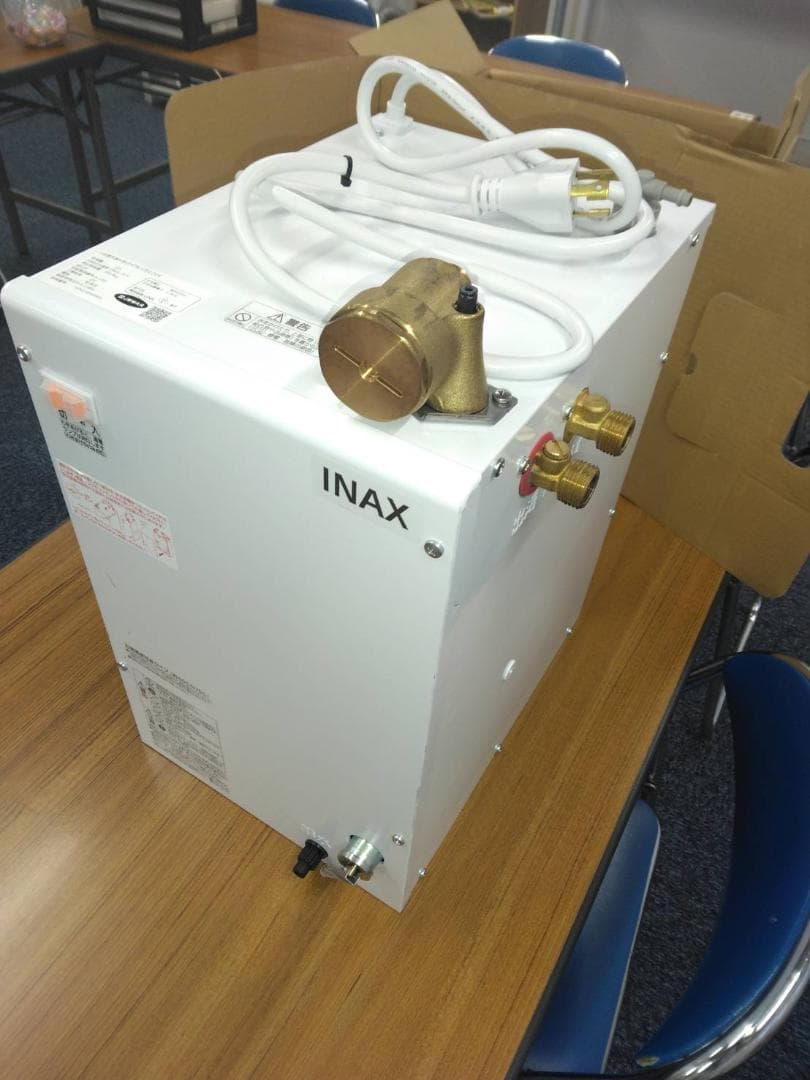 INAX 小型電気温水器　ＥＨＰＮ-ＣＢ12Ｖ４　本体１台