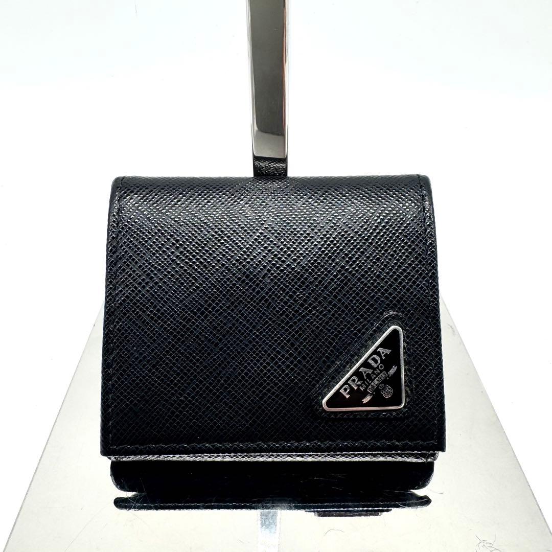 【現行型・未使用級美品✨】プラダ サフィアーノ トライアングル ケース 黒