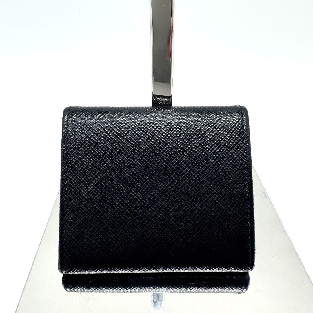 【現行型・未使用級美品✨】プラダ サフィアーノ トライアングル ケース 黒
